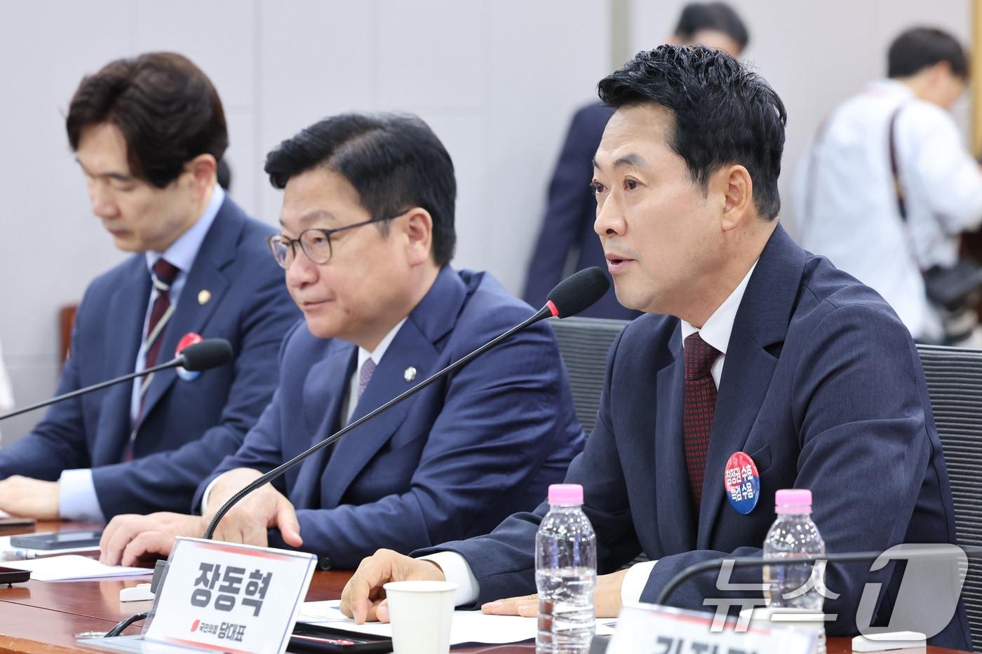 본문 이미지 - 장동혁 국민의힘 대표가 29일 서울 여의도 국회 의원회관에서 열린 '올공 2030 청년들에게 주권 회복 해결책을 묻다' 국민의힘 대외협력위원회 청년주권포럼 출범식 좌담회에서 인사말을 하고 있다. 2026.6.29 ⓒ 뉴스1 신웅수 기자