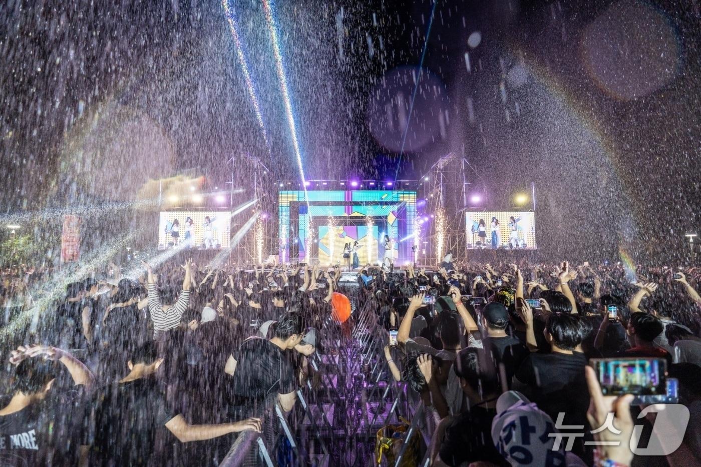 본문 이미지 - 지난해 처음으로 대구 달성군 강정보 디아크 광장에서 개최된 워터스플래시 축제.(대구 달성군 제공. 재판매 및 DB금지)