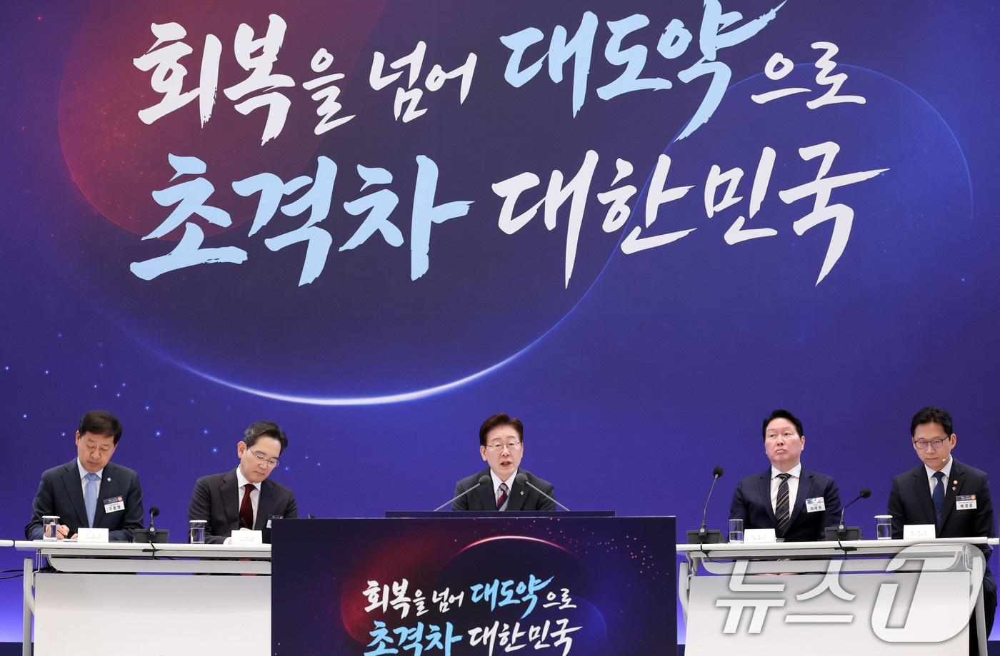 본문 이미지 - 이재명 대통령이 29일 청와대 영빈관에서 열린 대한민국 대도약 3대 메가프로젝트 국민보고회에서 발언하고 있다. 2026.6.29 ⓒ 뉴스1 허경 기자