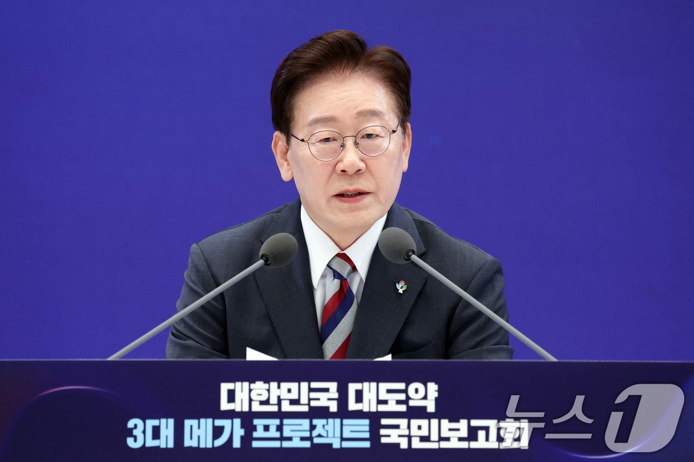 본문 이미지 - 이재명 대통령이 29일 청와대 영빈관에서 열린 대한민국 대도약 3대 메가프로젝트 국민보고회에서 발언하고 있다. 2026.6.29 ⓒ 뉴스1 허경 기자