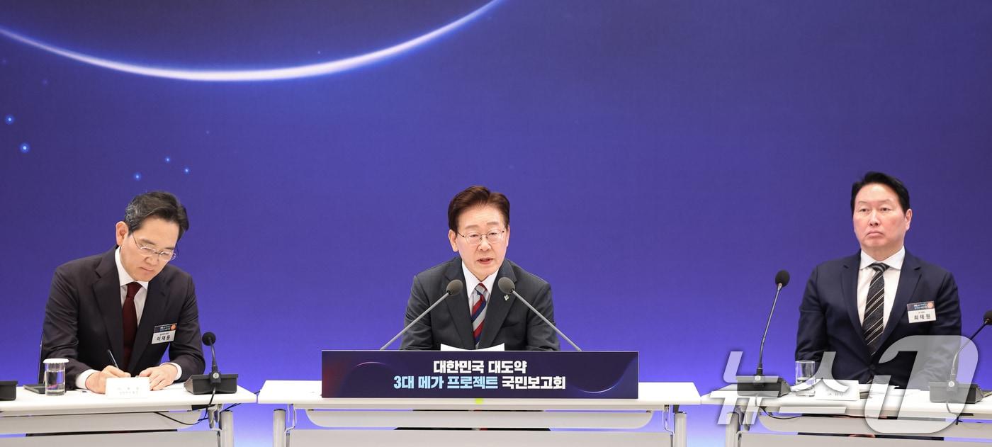 본문 이미지 - 이재명 대통령이 29일 청와대 영빈관에서 열린 대한민국 대도약 3대 메가프로젝트 국민보고회에서 발언하고 있다. 2026.6.29 ⓒ 뉴스1 허경 기자