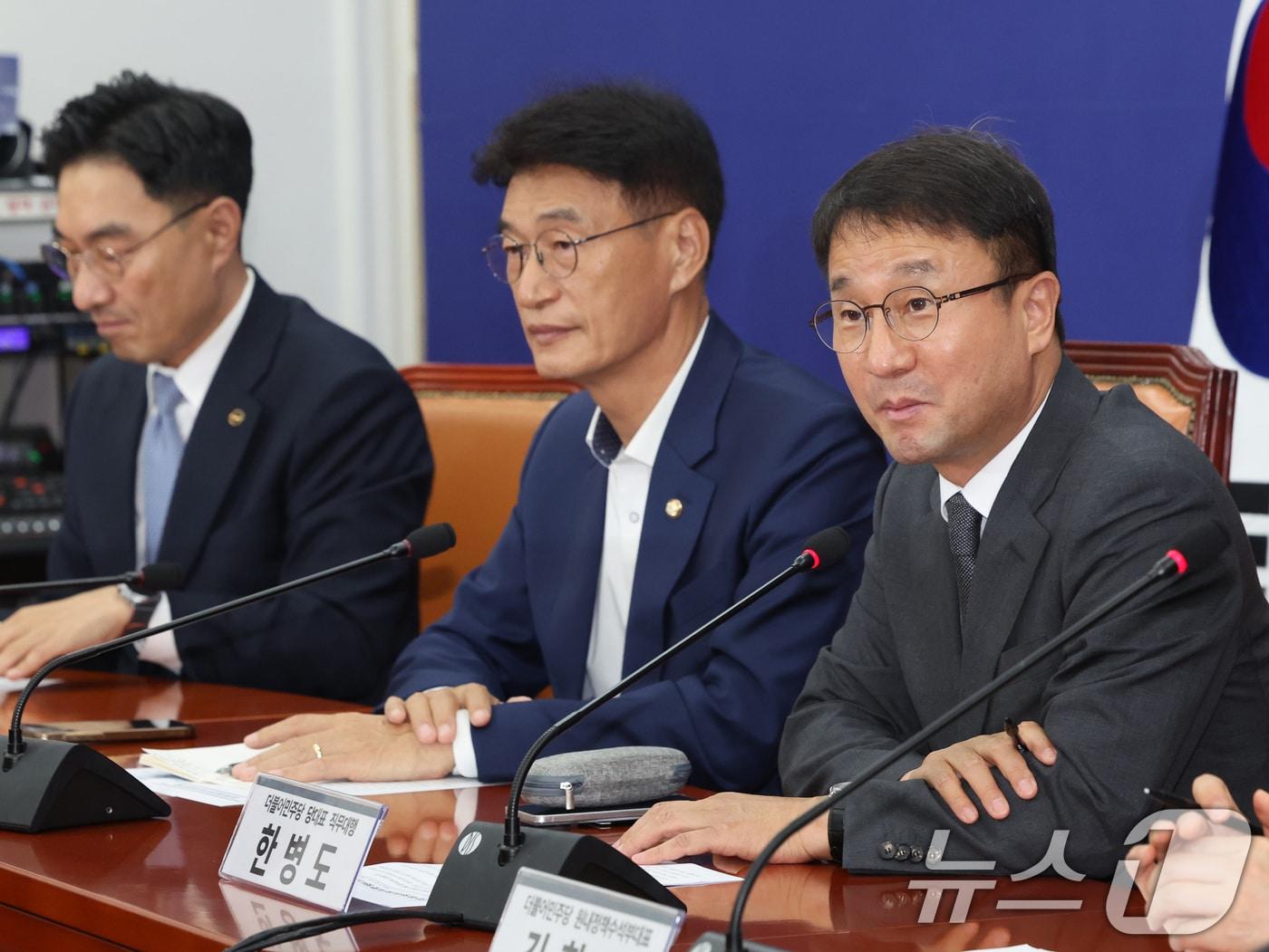 본문 이미지 - 한병도 더불어민주당 당대표 직무대행 겸 원내대표가 29일 오후 서울 여의도 국회에서 열린 '김포-제주 항공 좌석 부족 사태 관련 간담회'에서 모두발언을 하고 있다. 2026.6.29 ⓒ 뉴스1 황기선 기자
