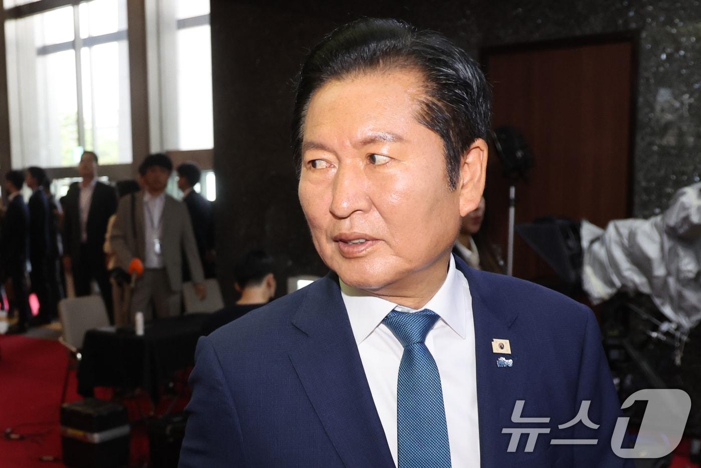 본문 이미지 - 정청래 전 더불어민주당 대표가 29일 서울 여의도 국회에서 열린 의원총회에 참석하고 있다. 2026.6.29 ⓒ 뉴스1 황기선 기자