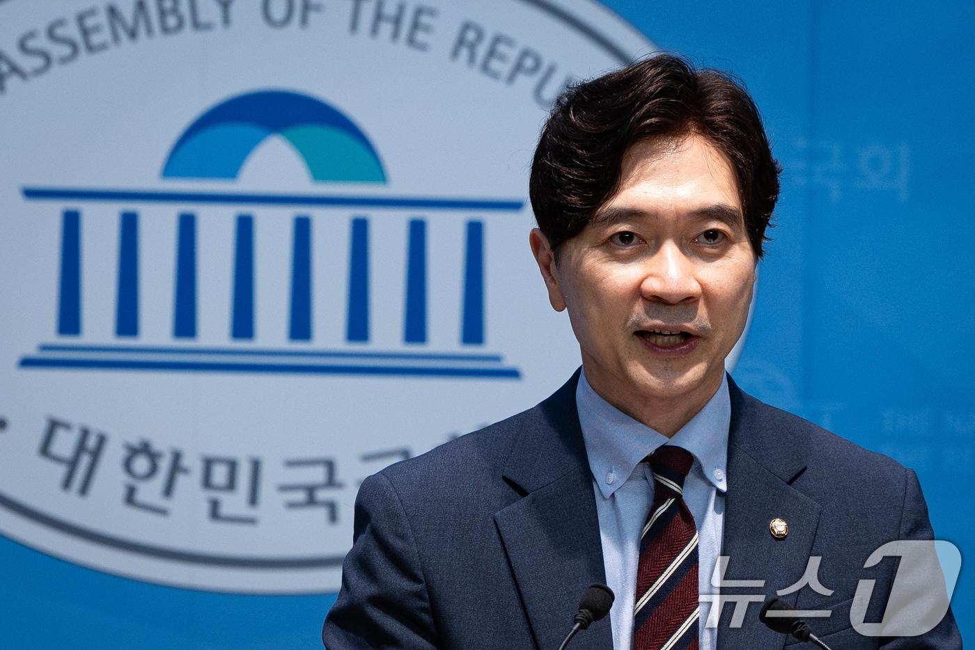 본문 이미지 - 박성훈 국민의힘 수석대변인이 지난달 29일 서울 여의도 국회 소통관에서 현안 관련 논평을 하고 있다. 2026.6.29 ⓒ 뉴스1 유승관 기자