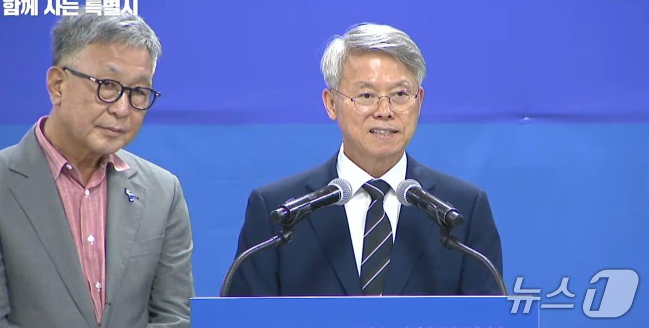 본문 이미지 - 민형배 전남광주통합특별시장 당선인이 29일 삼성전자와 SK하이닉스의 서남권 대규모 투자 발표와 관련, 기업 지원책을 설명하고 있다. 2026.6.29