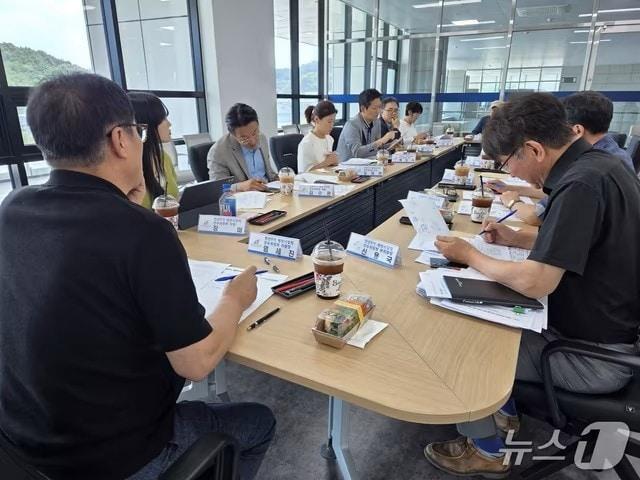 본문 이미지 - 이상천 제천시장 당선인 인수위원회 회의모습.(인수위 제공. 재판매 및 DB금지)/뉴스1 