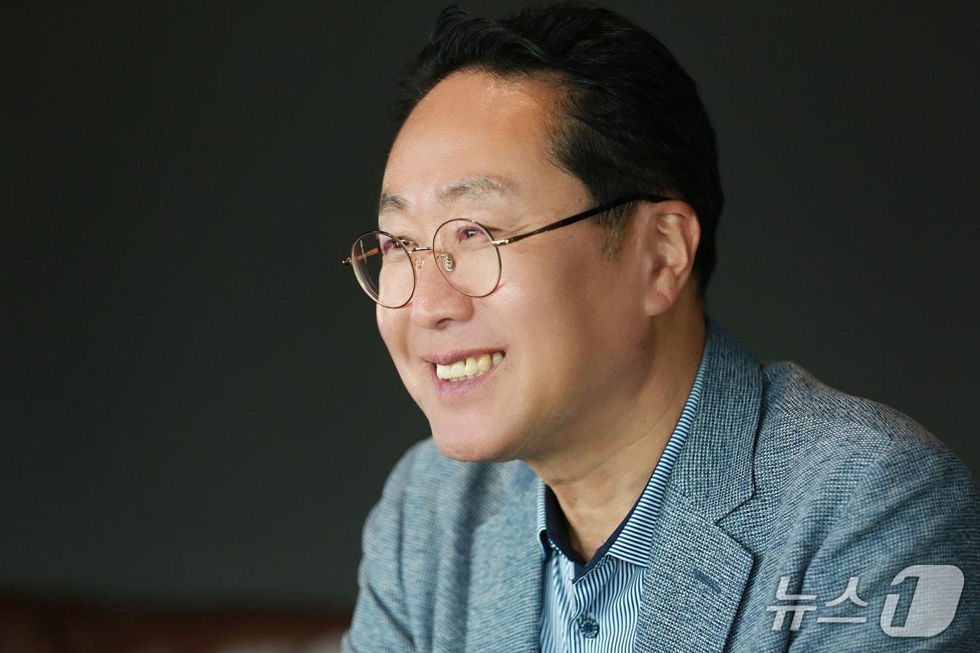 본문 이미지 - 박재범 남구청장 당선인이 지난 26일 남구 용호별빛공원 인근 카페에서 뉴스1과 인터뷰를 하고 있다. 2026.6.26 ⓒ 뉴스1 임순택 기자