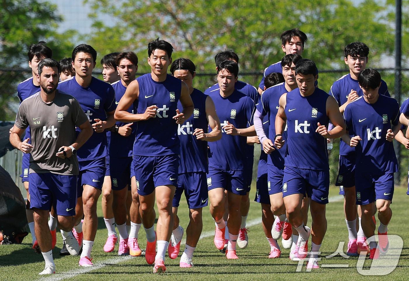 본문 이미지 - 대한민국 축구대표팀 손흥민, 조규성 등 선수들이 2일(현지시간) 미국 유타주 헤리먼에 위치한 자이언스뱅크 트레이닝센터에서 훈련을 하고 있다. 2026.6.3 ⓒ 뉴스1 임세영 기자