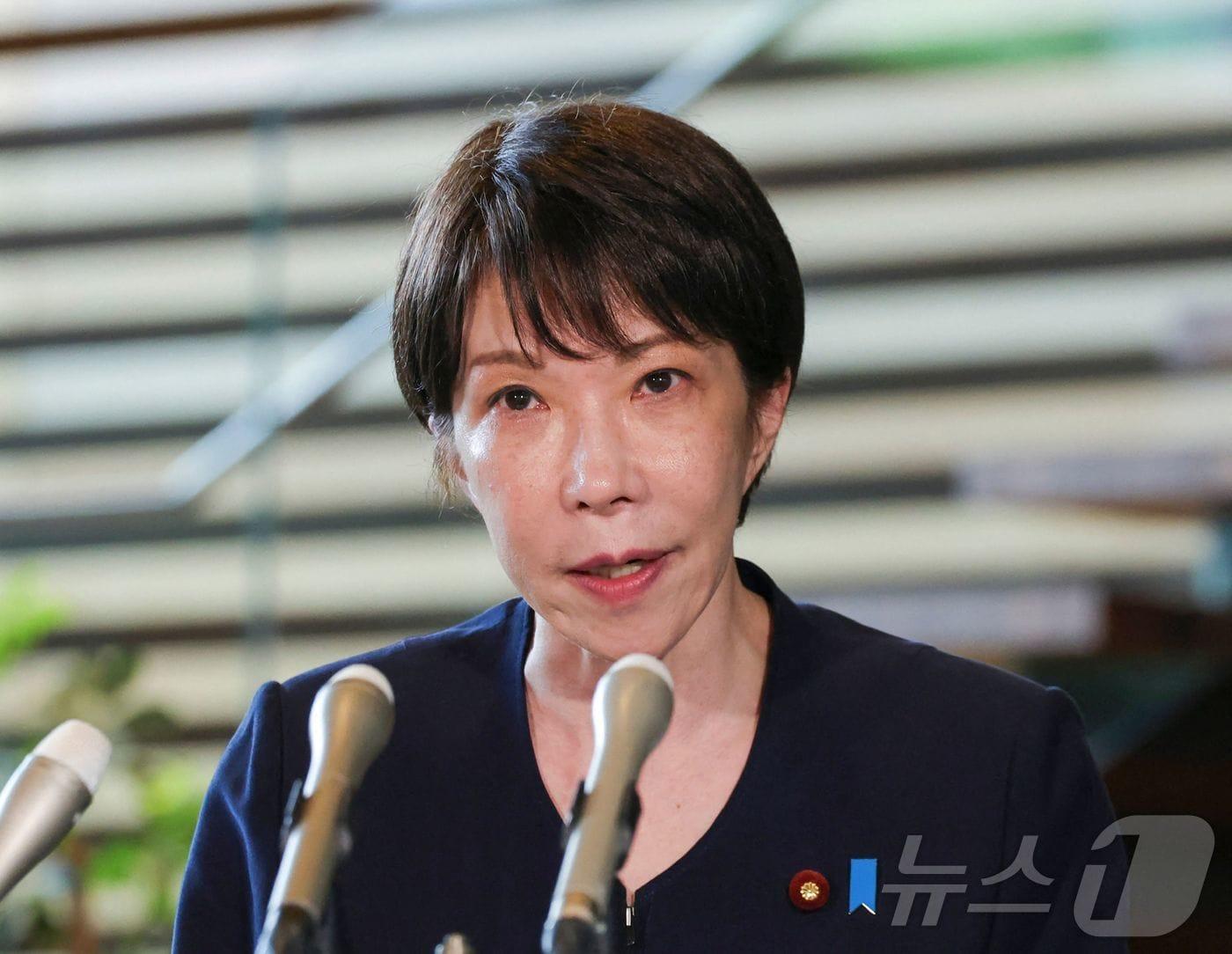 본문 이미지 - 25일 다카이치 사나에 일본 총리가 도쿄 총리관저에서 아오모리현에서 발생한 지진과 관련해 기자들과 만나 정부 대응 방침을 설명하고 있다. 2026.06.25 ⓒ AFP=뉴스1