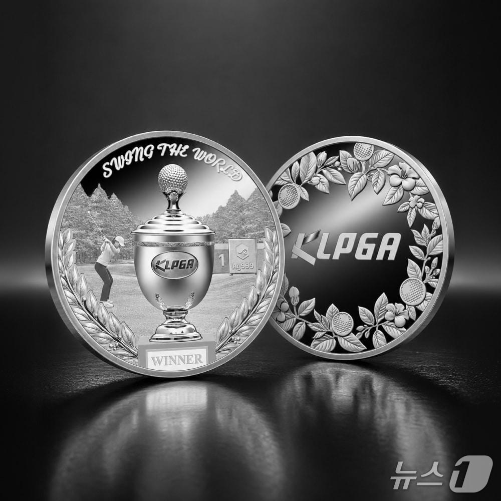 본문 이미지 - 한국조폐공사는 한국여자프로골프협회(KLPGA)와 협업해 '2026 KLPGA 공식 기념메달'을 출시한다.(한국조폐공사 제공.재판매 및 DB금지)/뉴스1