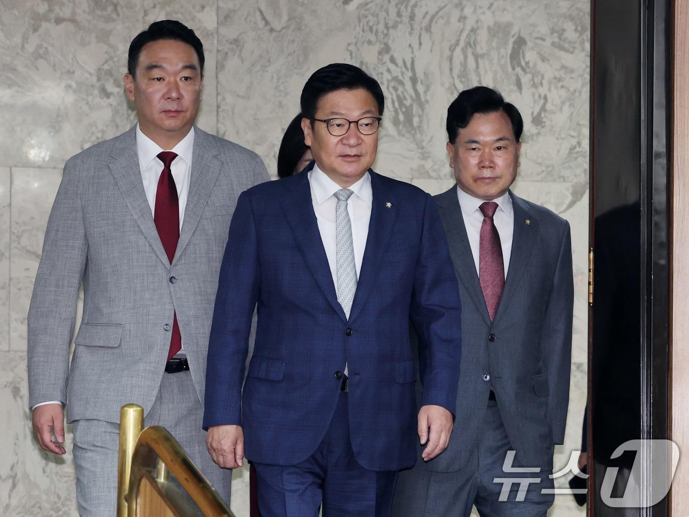 본문 이미지 - 정점식 국민의힘 원내대표가 30일 오전 서울 여의도 국회에서 열린 원내대책회의에 참석하고 있다. 2026.6.30 ⓒ 뉴스1 황기선 기자