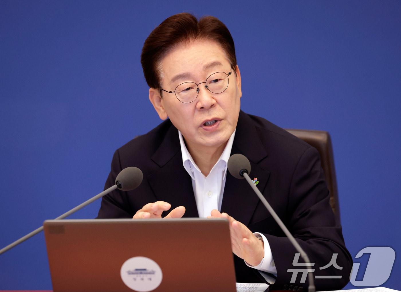 본문 이미지 - 이재명 대통령이 30일 청와대에서 열린 국무회의 겸 비상경제점검회의에서 발언하고 있다. 2026.6.30 ⓒ 뉴스1 이재명 기자