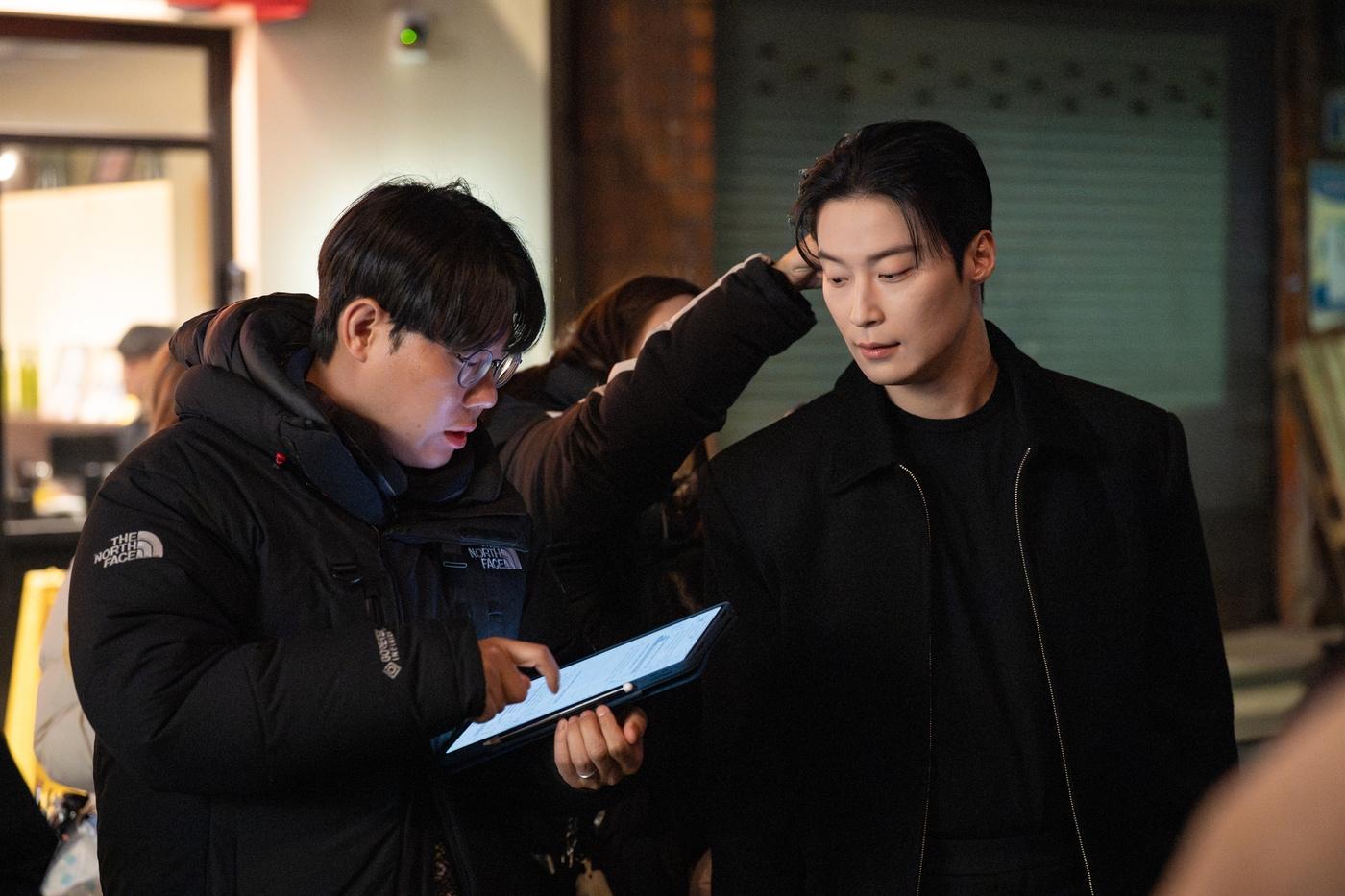 본문 이미지 - 한태섭 감독(왼쪽), 허남준/ SBS '멋진 신세계'