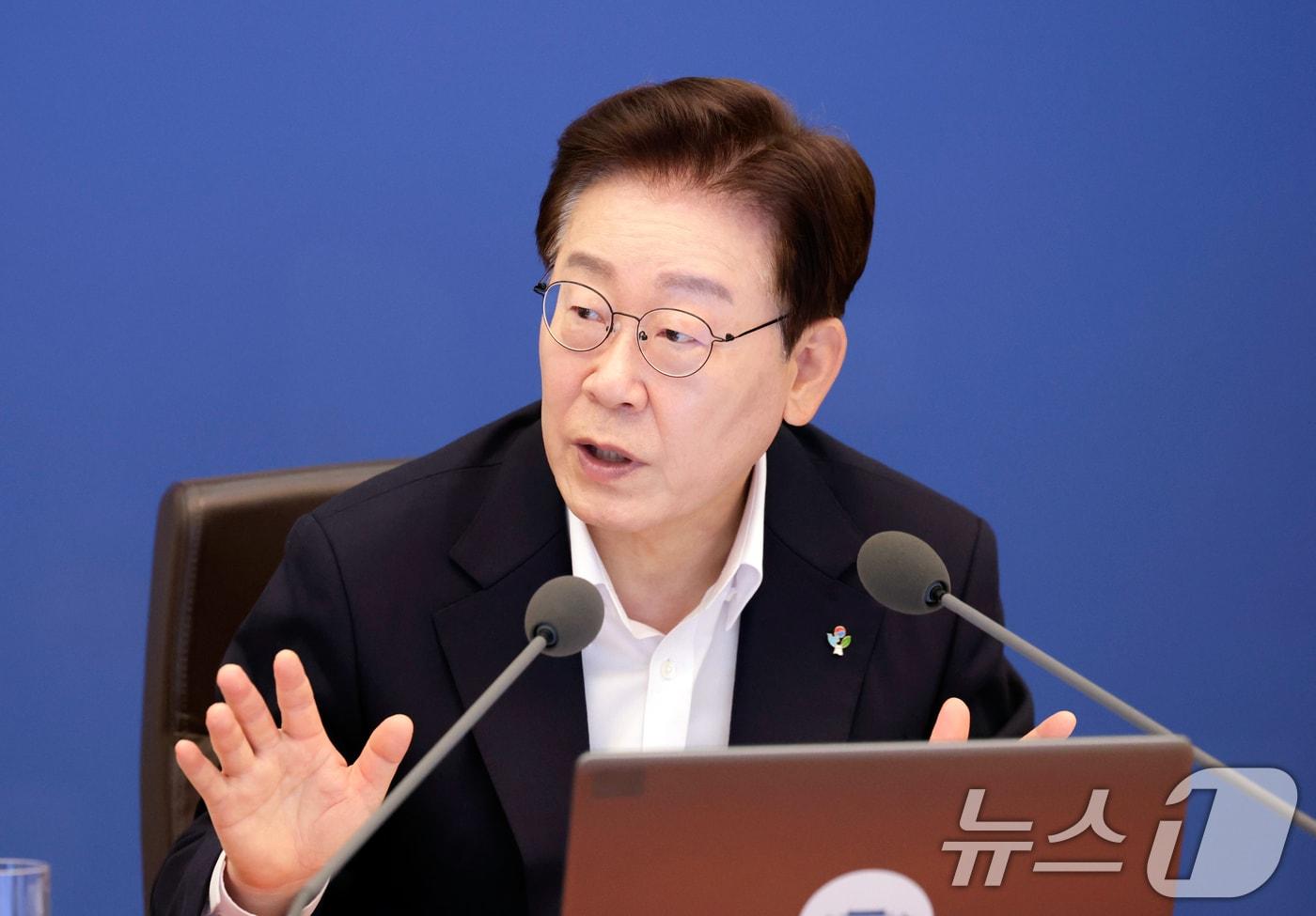 본문 이미지 - 이재명 대통령이 30일 청와대에서 열린 국무회의 겸 비상경제점검회의에서 발언하고 있다. 2026.6.30 ⓒ 뉴스1 이재명 기자