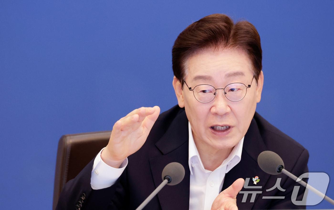 본문 이미지 - 이재명 대통령이 30일 청와대에서 열린 국무회의 겸 비상경제점검회의에서 발언하고 있다. 2026.6.30 ⓒ 뉴스1 이재명 기자