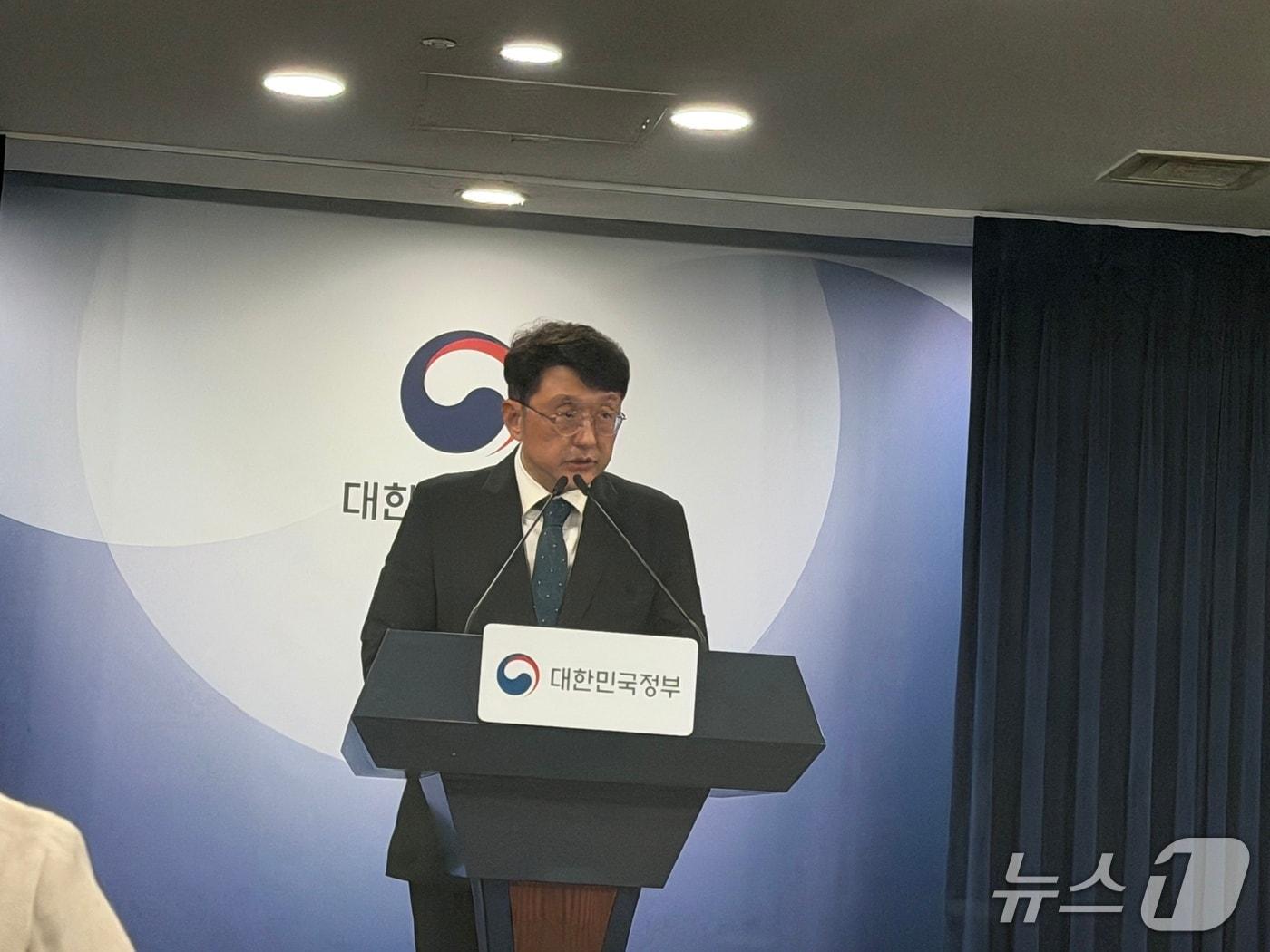 본문 이미지 - 최우혁 과기정통부 정보보호네트워크정책실장이 안면인증 절차에 대해 설명하고 있다. ⓒ뉴스1 신민경 기자