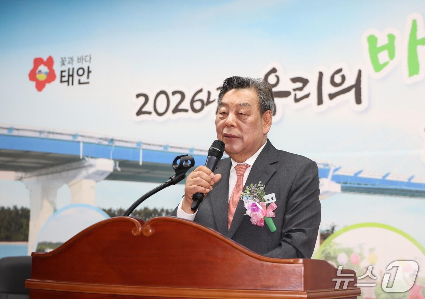 본문 이미지 - 지난 29일 군청 대강당에서 열린 이임식에서 이임사를 하고 있는 가세로 태안군수(태안군 제공. 재판매 및 DB금지)/뉴스1