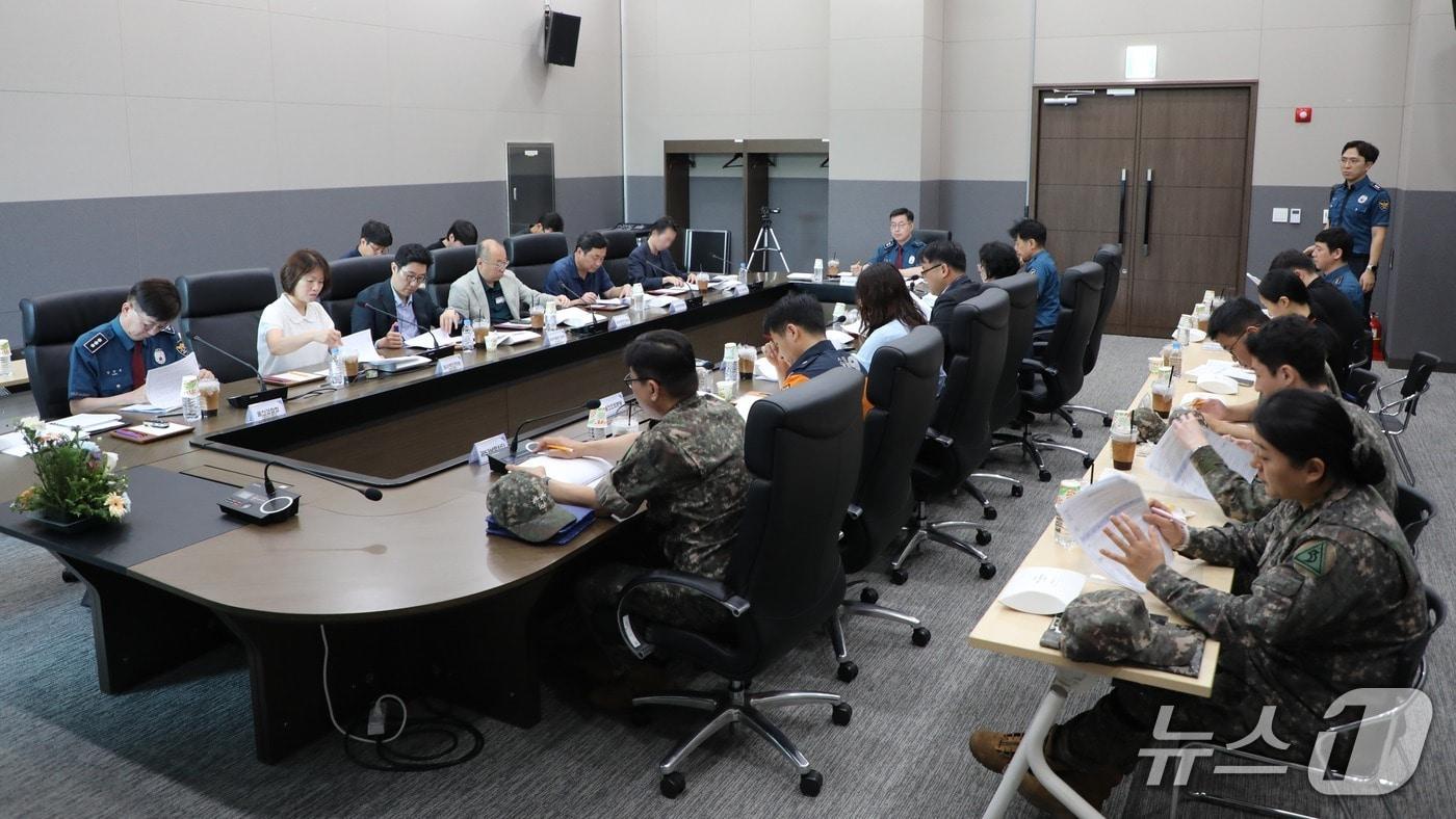 본문 이미지 - 울산경찰청이 30일 국가정보원, 원자력안전위원회 등과 함께 울산 울주군 UECO에서 2026년 방사능테러대응 관계기관 합동 도상훈련을 가졌다.(울산경찰청 제공. 재판매 및 DB금지)/뉴스1