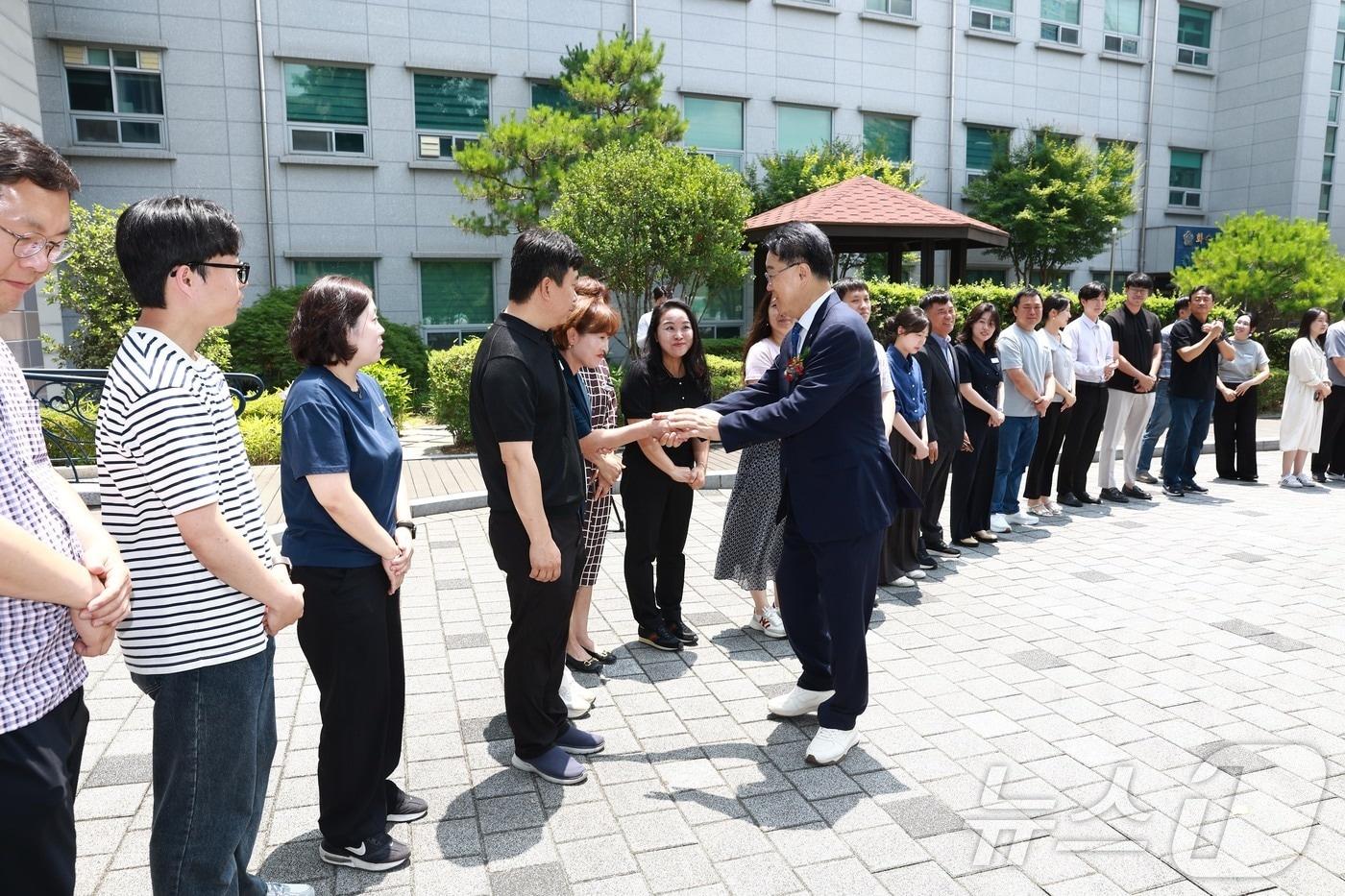 본문 이미지 - 구복규 전남 화순군수가 4년간의 민선 8기 군수 임기를 마무리하고 30일 이임했다.(화순군 제공, 재배포 및 DB 금지) ⓒ 뉴스1