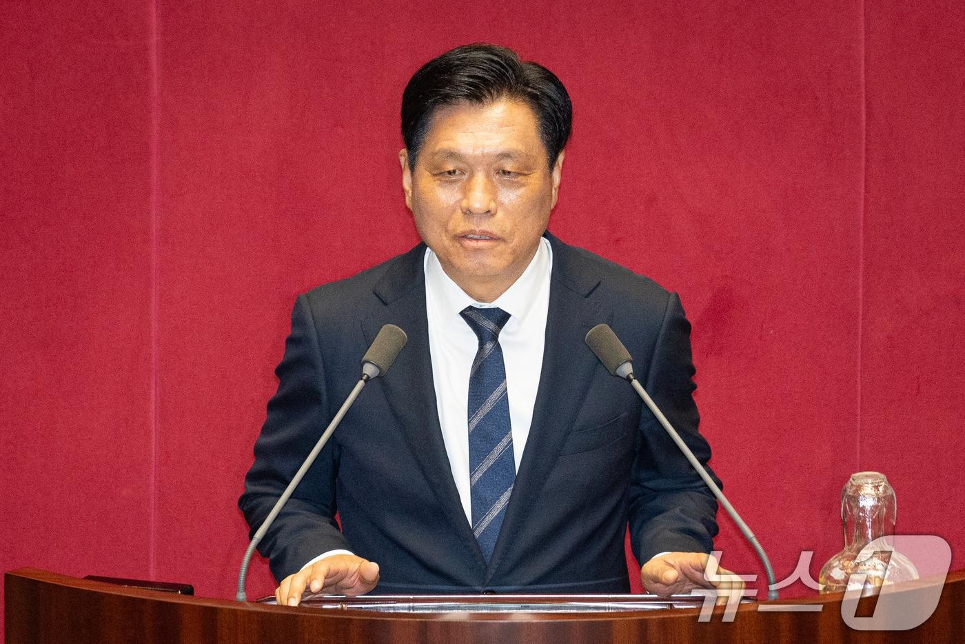 본문 이미지 - 제22대 국회 후반기 조승래 재정경제기획위원장이 30일 서울 여의도 국회에서 열린 제436회 국회(임시회) 제4차 본회의에서 당선인사를 하고 있다. 2026.6.30 ⓒ 뉴스1 유승관 기자