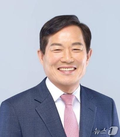 본문 이미지 - 최유철 의성군수 당선인 (최유철 후보 선거캠프 제공. 재판매 및 DB 금지)2026.6.3/뉴스1