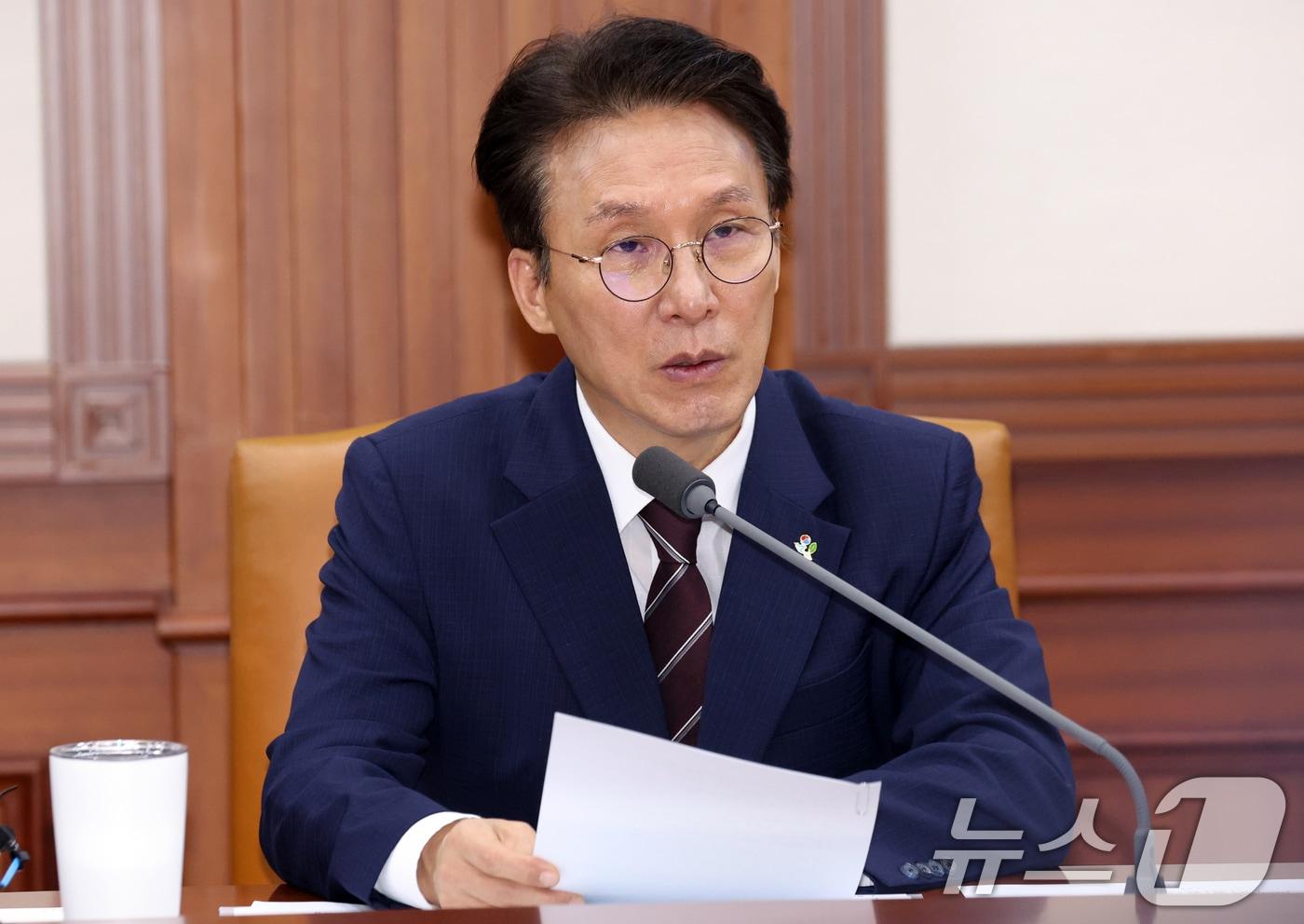 본문 이미지 - 김민석 국무총리가 4일 오전 서울 종로구 세종대로 정부서울청사에서 열린 비상경제본부회의에서 모두 발언을 하고 있다. 2026.6.4 ⓒ 뉴스1 김명섭 기자