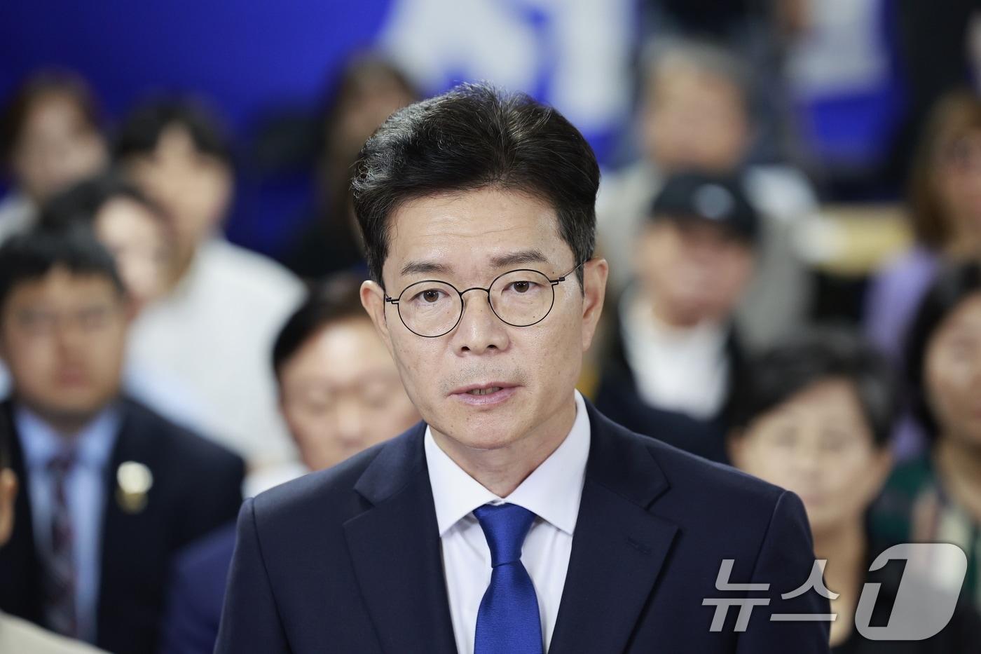 본문 이미지 - 정원오 더불어민주당 서울시장 후보가 4일 오전 서울 중구 세종대로 캠프에서 제9회 전국동시지방선거 관련 입장을 밝히고 있다. 2026.6.3 ⓒ 뉴스1 안은나 기자