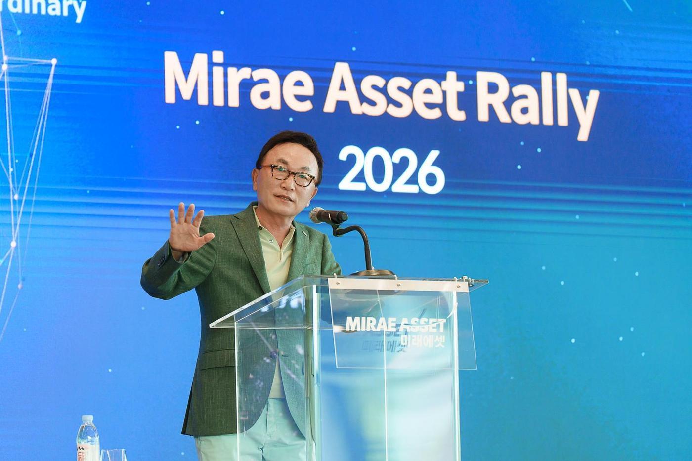 본문 이미지 - 지난 1일 강원도 세이지우드 홍천에서 열린 'Mirae Asset Rally 2026'에서 박현주 미래에셋그룹 회장이 발언하고 있다(미래에셋자산운용 제공).