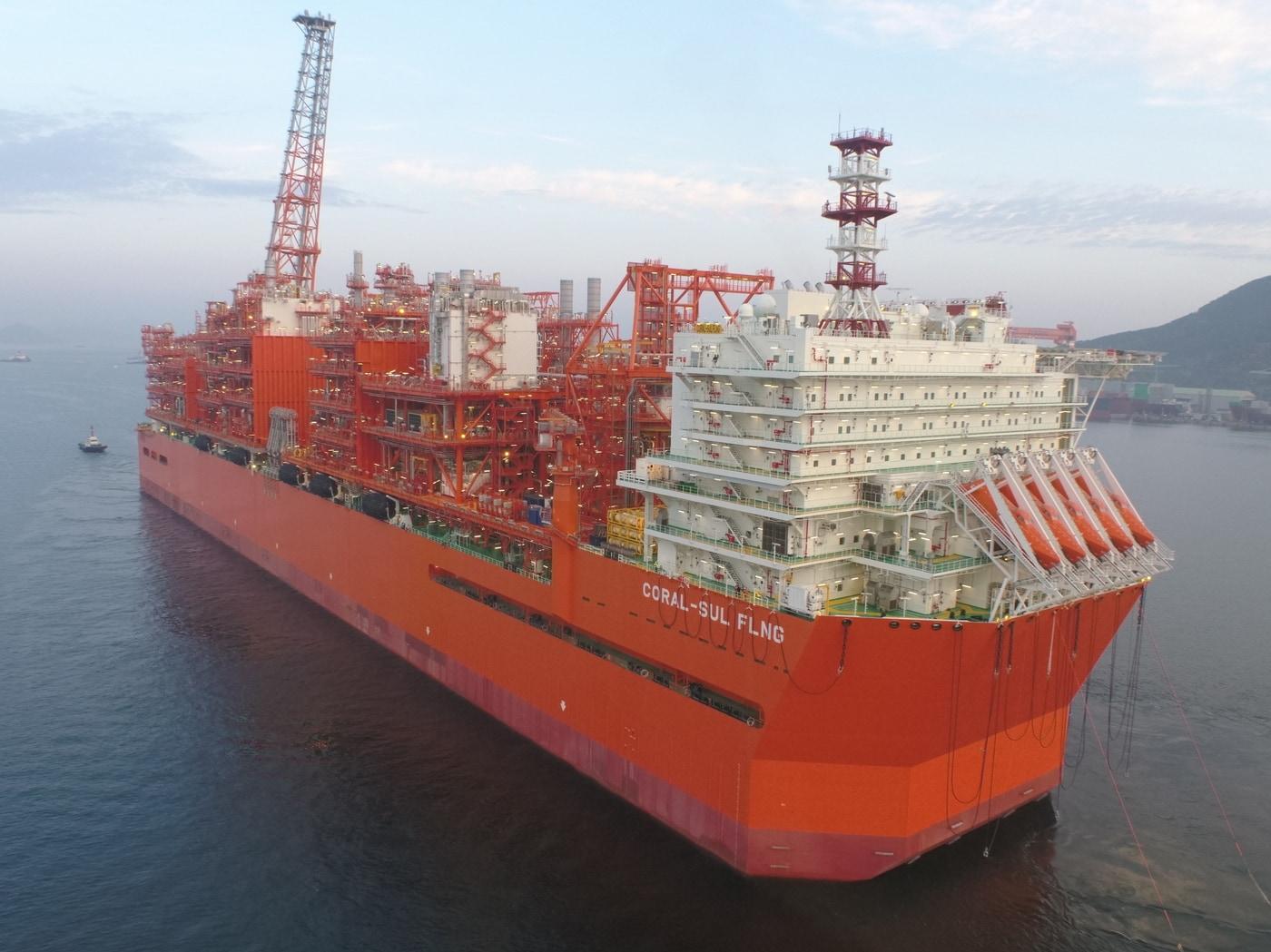 본문 이미지 - 삼성중공업이 건조한 부유식 액화천연가스 생산설비(FLNG)의 모습(자료사진. 삼성중공업 제공). 2026.6.4.