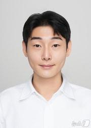 본문 이미지 - 교육부 5월 이달의 우수성과 직원에 선정된 김중범 주무관(교육부 제공)