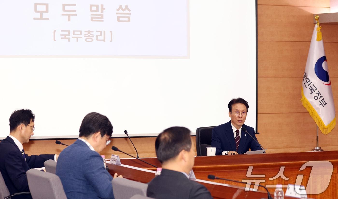 본문 이미지 - 김민석 국무총리가 4일 오전 서울 종로구 정부서울청사 별관에서 열린 드론·대드론 통합 TF 최종보고회의에서 모두 발언을 하고 있다. 2026.6.4 ⓒ 뉴스1 김명섭 기자