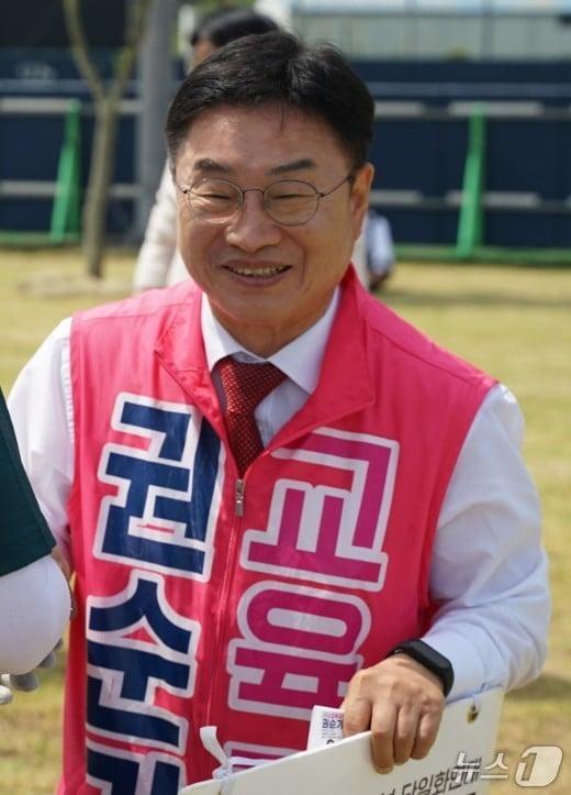 본문 이미지 - 권순기 경남교육감 당선인.(권 후보 SNS 갈무리.)
