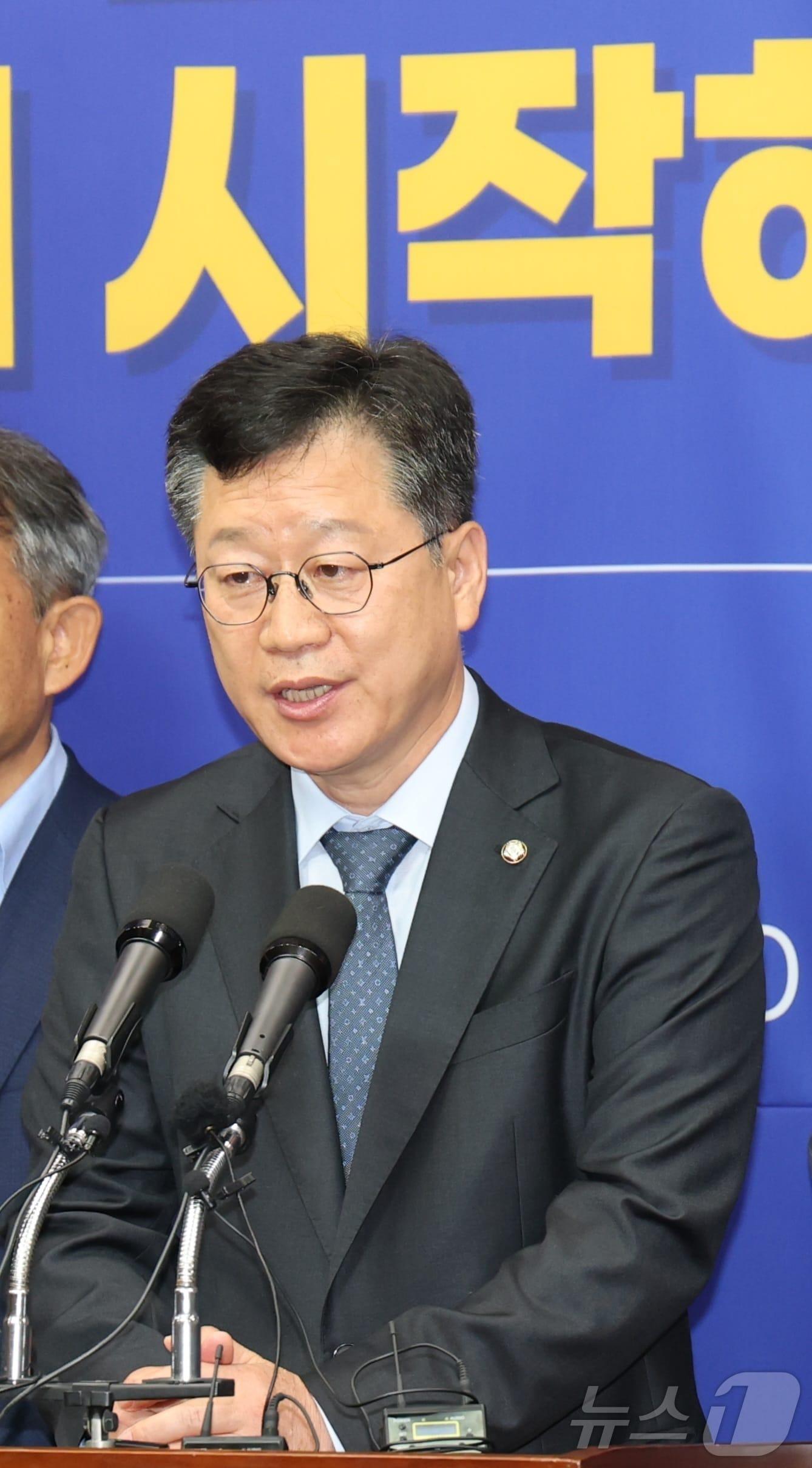 본문 이미지 - 안호영 더불어민주당 의원이 문화·예술인들을 산재보험 대상자에 포함시키는 법안을 발의했다. 2026.6.4 ⓒ 뉴스1 유경석 기자