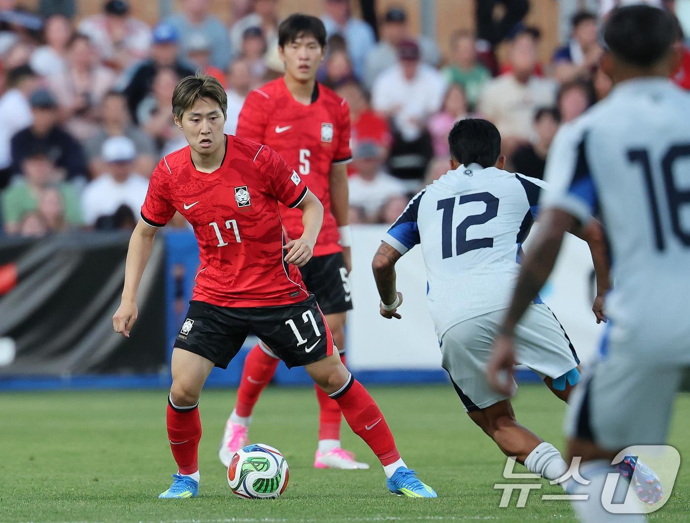 본문 이미지 - 대한민국 축구대표팀 이강인이 3일(현지시간) 미국 유타주 솔트레이크시티 브리검 영 대학교 BYU 사우스필드 경기장에서 2026 국제축구연맹(FIFA) 북중미 월드컵을 앞두고 열린 대한민국과 엘살바도르의 평가전에서 돌파를 하고 있다. 2026.6.4 ⓒ 뉴스1 임세영 기자