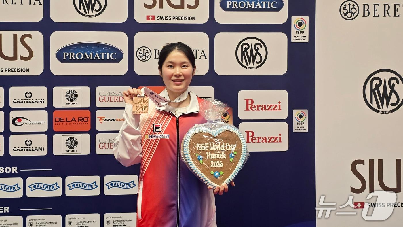 본문 이미지 - 전북 임실군청 소속 추가은 선수가 독일 뮌헨에서 열린 2026 국제사격연맹(ISSF) 월드컵 라이플·피스톨 대회 여자 10m 공기권총에서 동메달을 획득했다.(임실군제공, 재판매 및 DB금지)2026.6.4/뉴스1