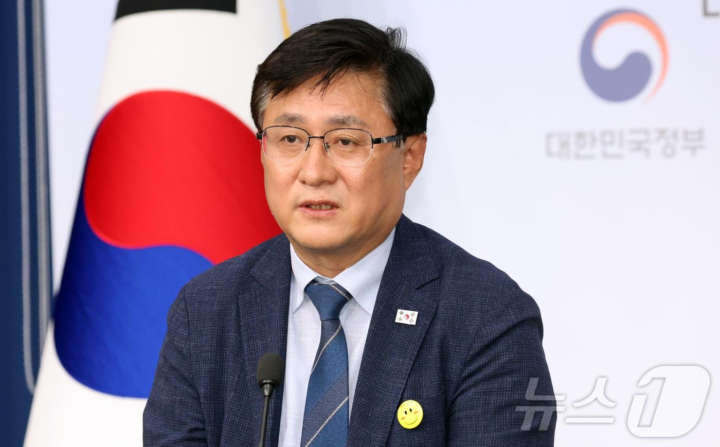본문 이미지 - 김성환 기후에너지환경부장관이 서울 종로구 정부서울청사별관에서 열린 출입 기자단 간담회에서 모두 발언을 하고 있다. 2026.6.4 ⓒ 뉴스1 김명섭 기자