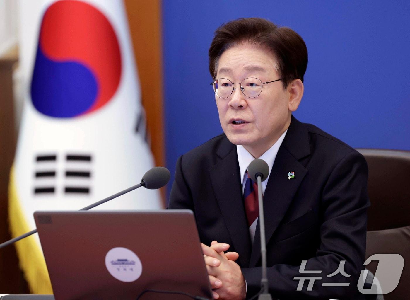 본문 이미지 - 이재명 대통령이 4일 청와대에서 열린 수석보좌관회의에서 발언을 하고 있다. 2026.6.4 ⓒ 뉴스1 이재명 기자