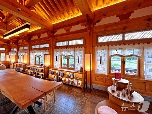 본문 이미지 - 전주 연화정 도서관 내부 모습.(전주시 제공, 재판매 및 DB 금지)/뉴스1