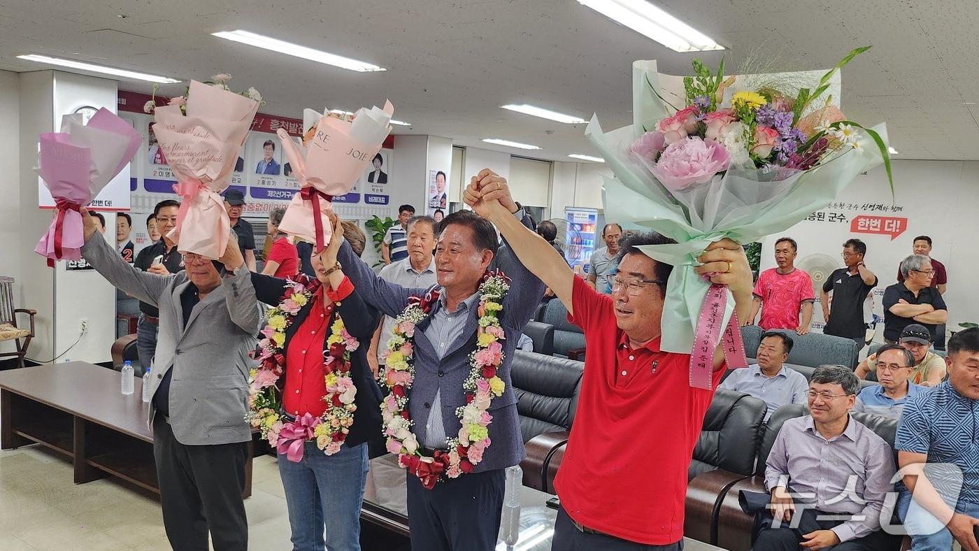 본문 이미지 - 제9회 전국동시지방선거에서 홍천군수에 당선된 국민의힘 신영재 후보.(신영재 측 제공. 재판매 및 DB금지)/뉴스1