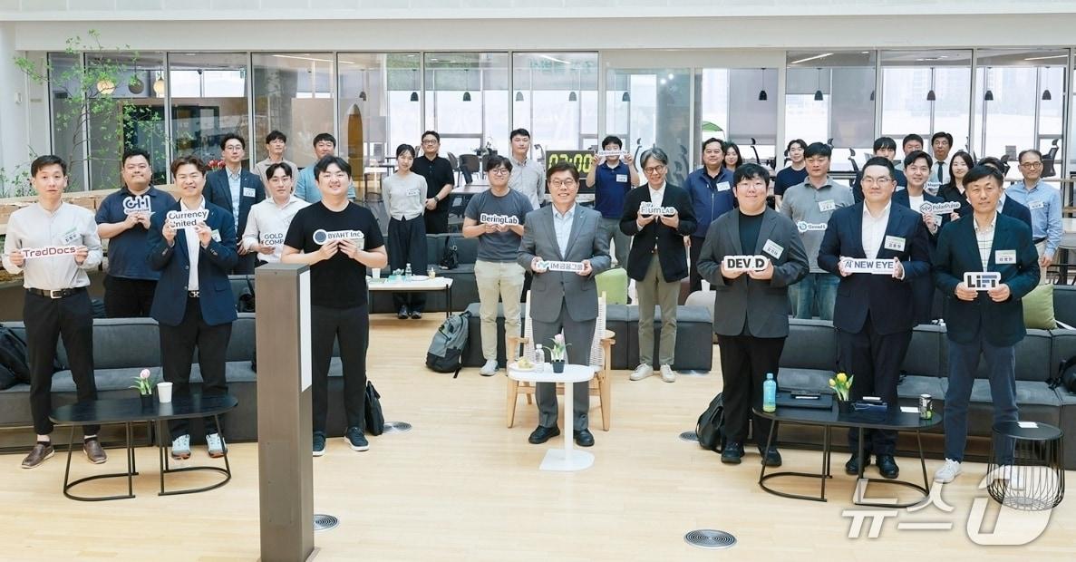 본문 이미지 - iM금융그룹의 '피움랩' 8기 출범식에 핀테크 스타트업 관계자들이 참석했다.(iM뱅크, 재판매 및 DB 금지)