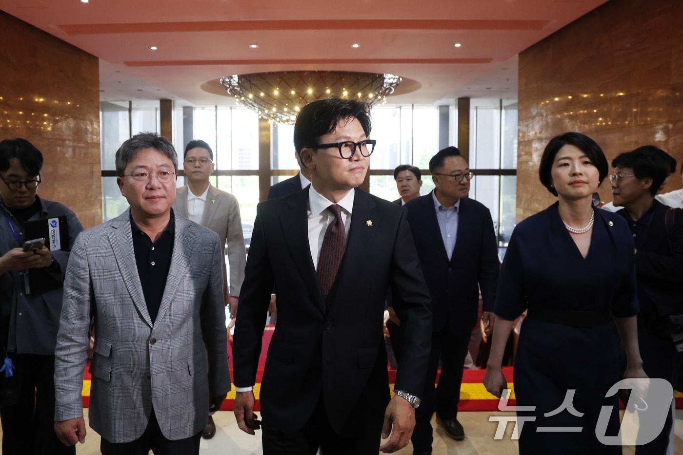 본문 이미지 - 한동훈 무소속 의원이 5일 오후 서울 여의도 국회로 등청하고 있다. 2026.6.5 ⓒ 뉴스1 황기선 기자