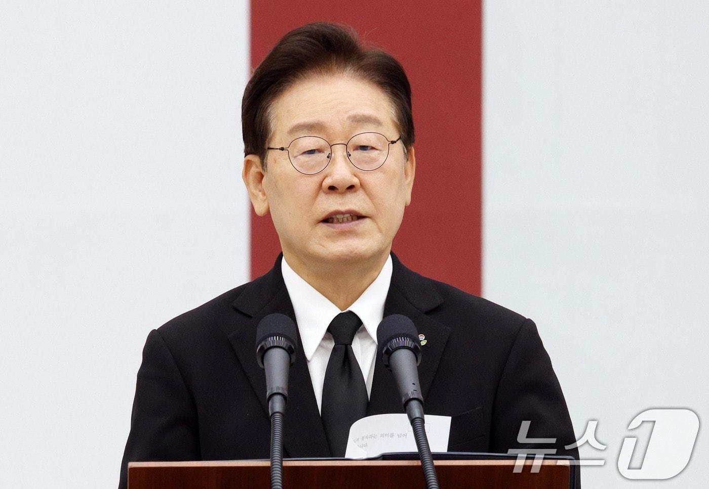 본문 이미지 - 이재명 대통령이 5일 경기 성남시 서울공항에서 열린 한미 6·25전사자 유해 상호봉환식에서 추모사를 하고 있다. 2026.6.5 ⓒ 뉴스1 이재명 기자