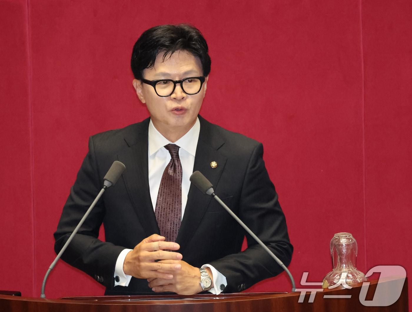 본문 이미지 - 6·3 재보궐선거로 당선된 한동훈 무소속의원이 5일 서울 여의도 국회에서 열린 제436회 국회(임시회) 제1차 본회의에 참석해 인사말을 하고 있다. 2026.6.5 ⓒ 뉴스1 황기선 기자
