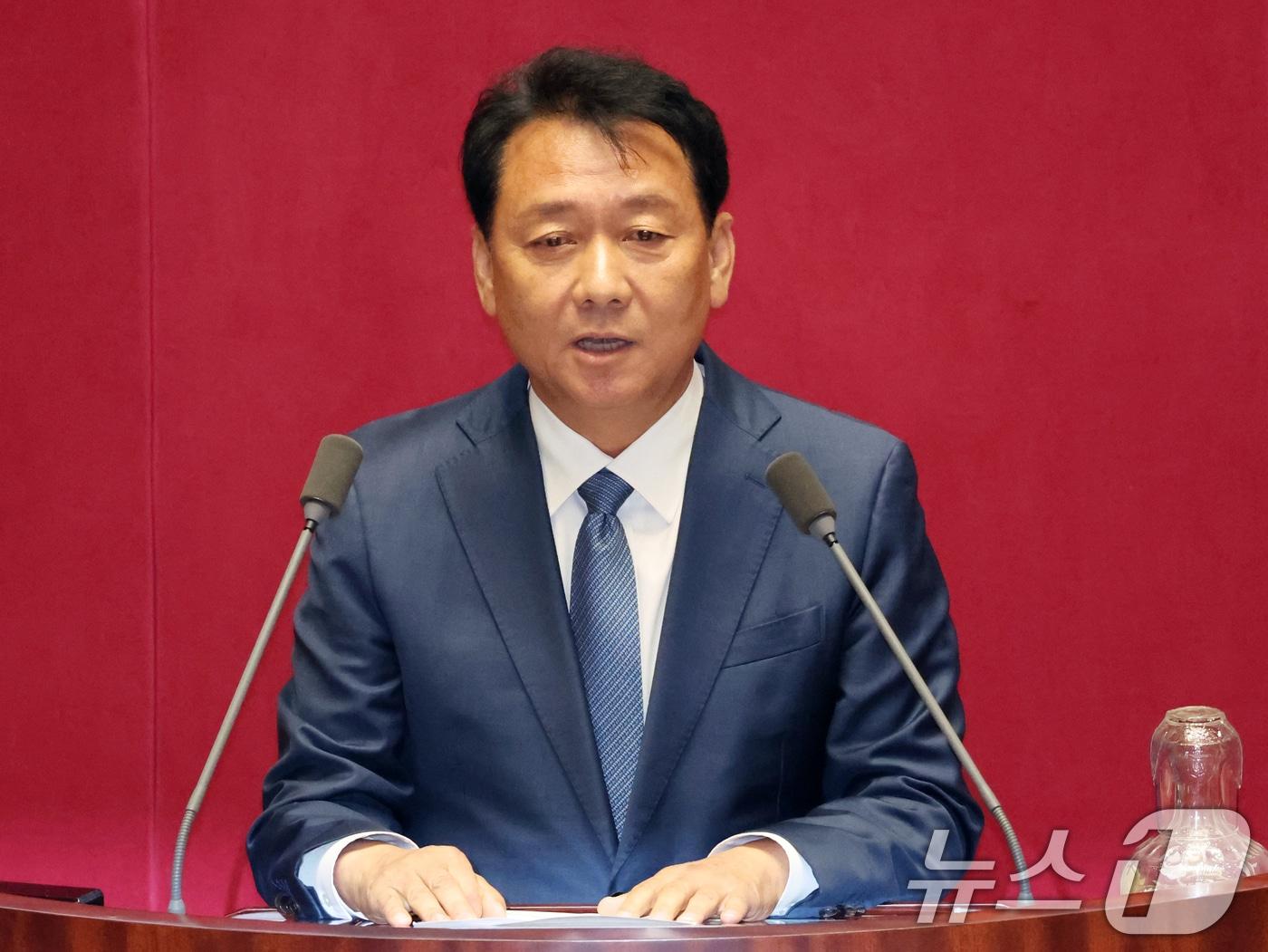 본문 이미지 - 6·3 재보궐선거로 당선된 이광재 더불어민주당 의원이 지난 5일 서울 여의도 국회에서 열린 제436회 국회(임시회) 제1차 본회의에 참석해 인사말을 하고 있다. 2026.6.5 ⓒ 뉴스1 황기선 기자