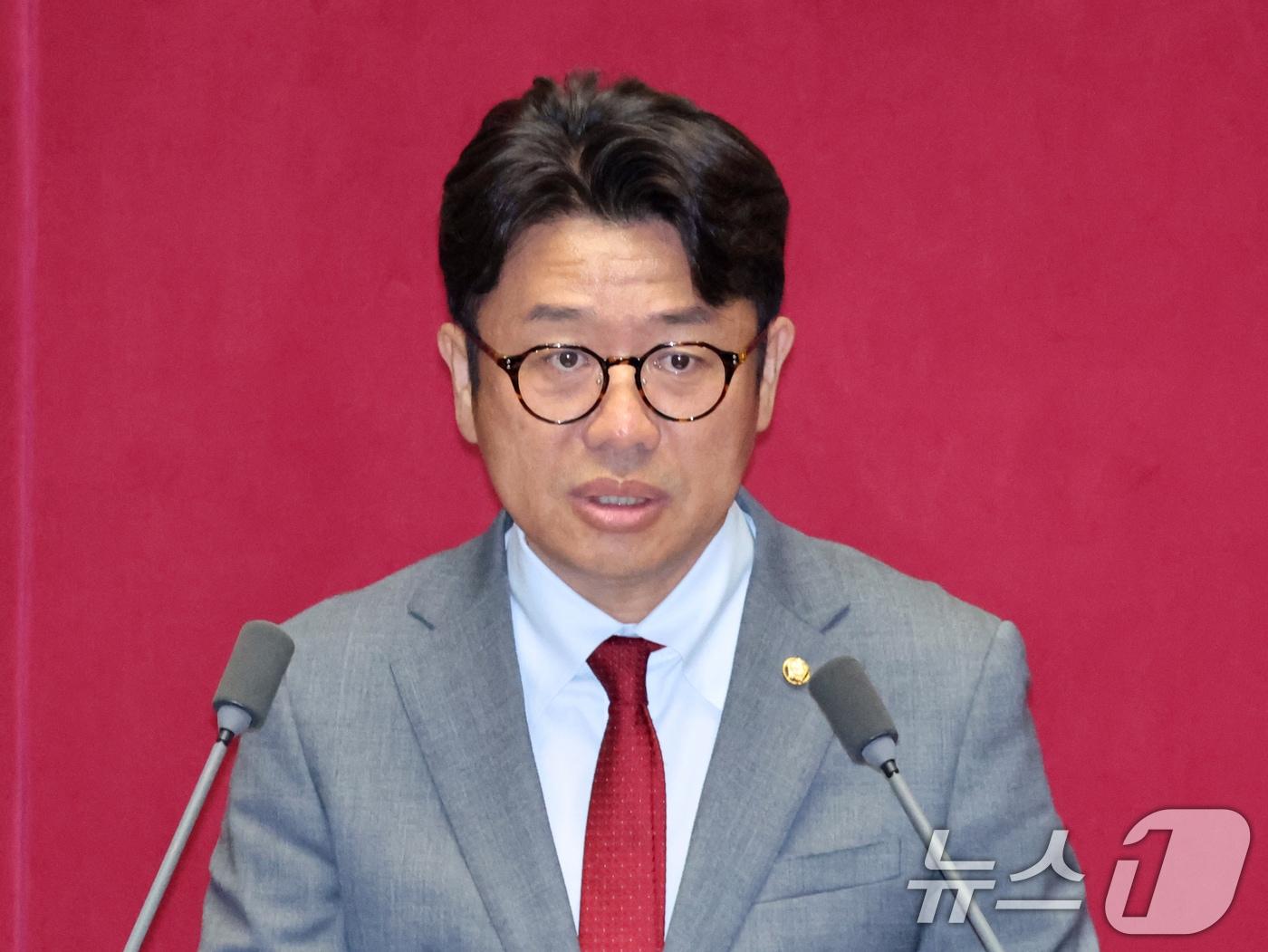 본문 이미지 - 6·3 재보궐선거로 당선된 유의동 국민의힘 의원이 5일 서울 여의도 국회에서 열린 제436회 국회(임시회) 제1차 본회의에 참석해 인사말을 하고 있다. 2026.6.5 ⓒ 뉴스1 황기선 기자