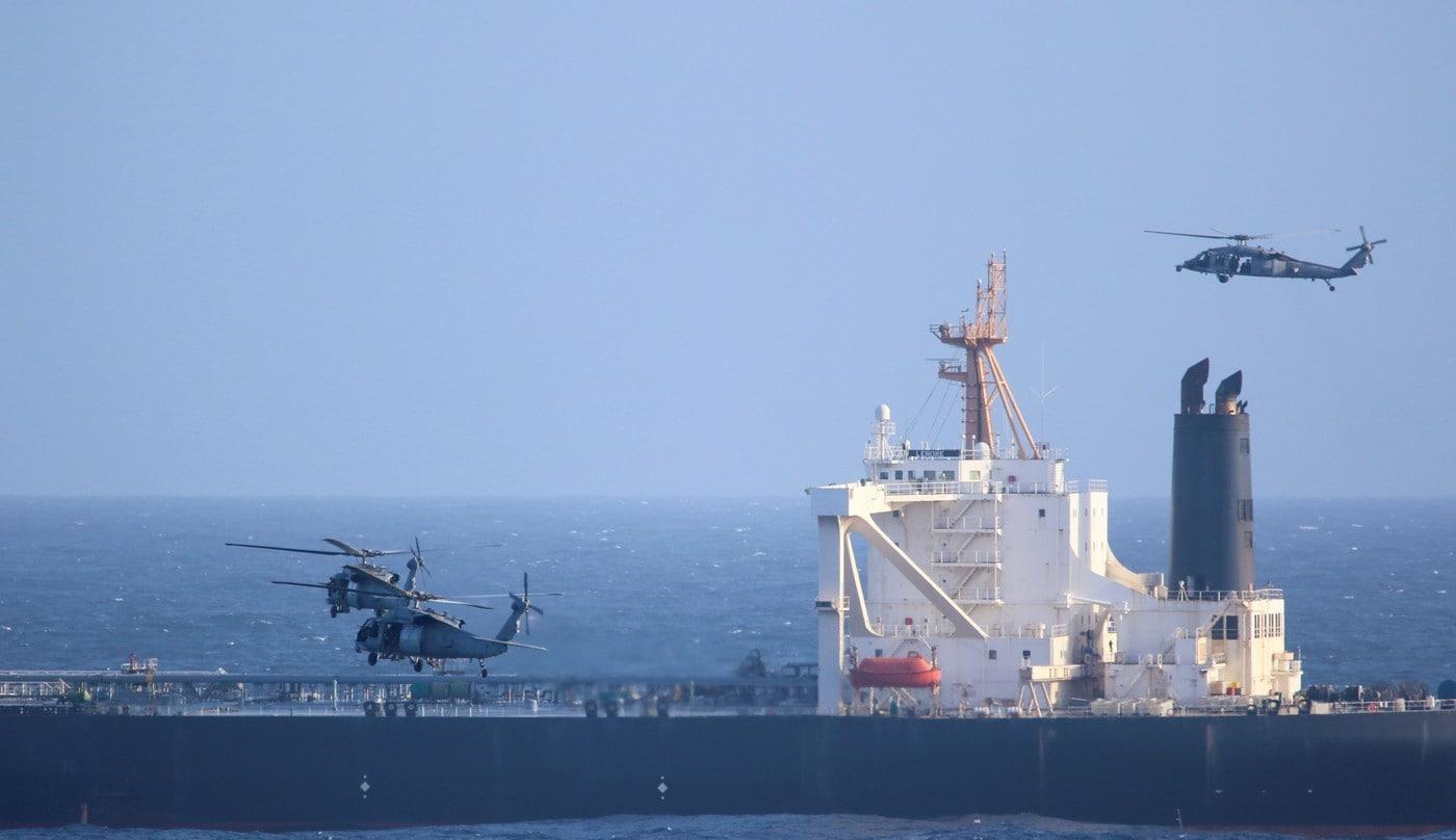 본문 이미지 - 미국 인도·태평양사령부(INDOPACOM)는 5일(현지시간) 인도양에서 제재 대상 무국적 선박 'MT 다비나' 호를 차단하고 승선 검사를 실시했다고 밝혔다. <사진=X(구 트위터) @INDOPACOM>