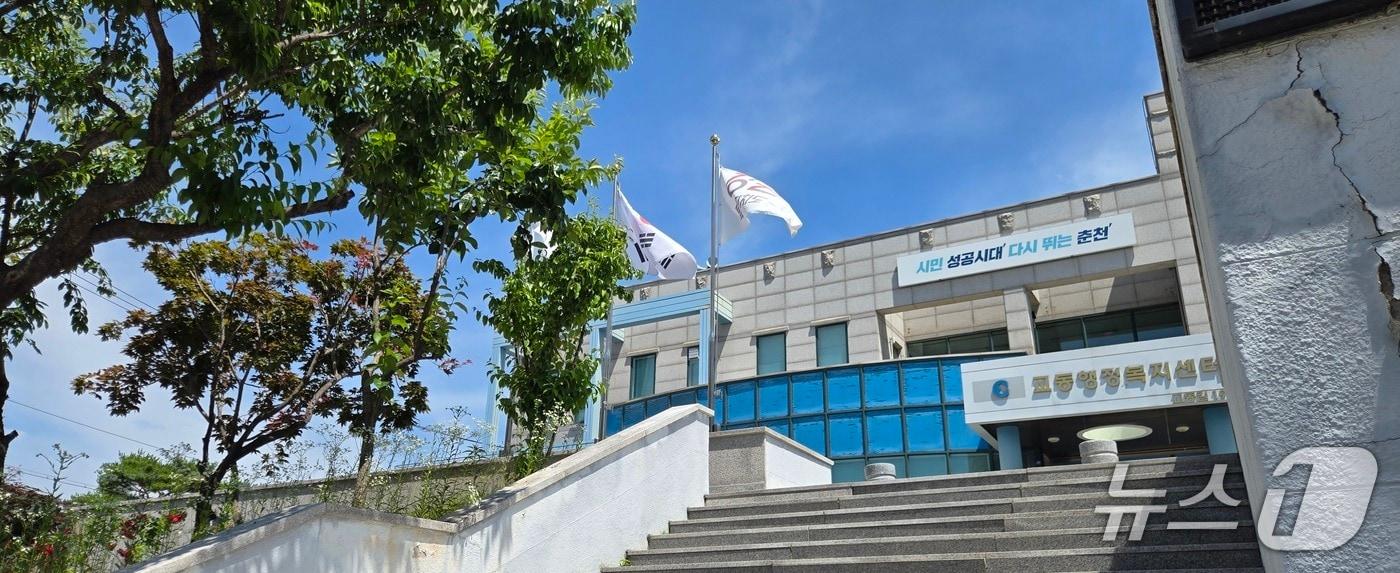 본문 이미지 -  제71회 현충일 맞아 춘천 교동행정복지센터에 게양된 태극기.(태극기게양회 제공, 재판매 및 DB금지)