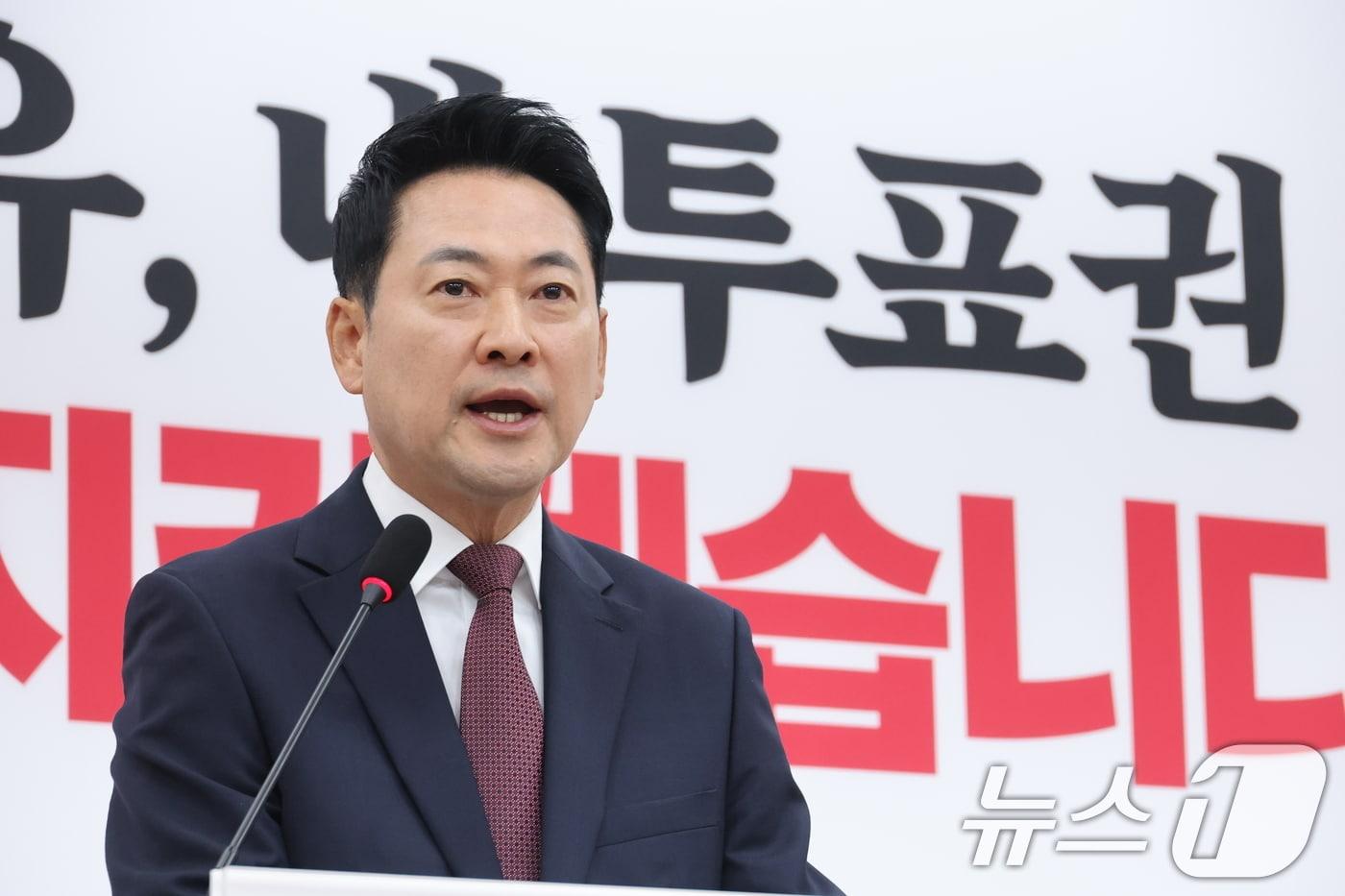 본문 이미지 - 장동혁 국민의힘 대표가 7일 서울 여의도 국회에서 가진 기자회견에서 재선거를 요구하고 있다. 2026.6.7 ⓒ 뉴스1 신웅수 기자