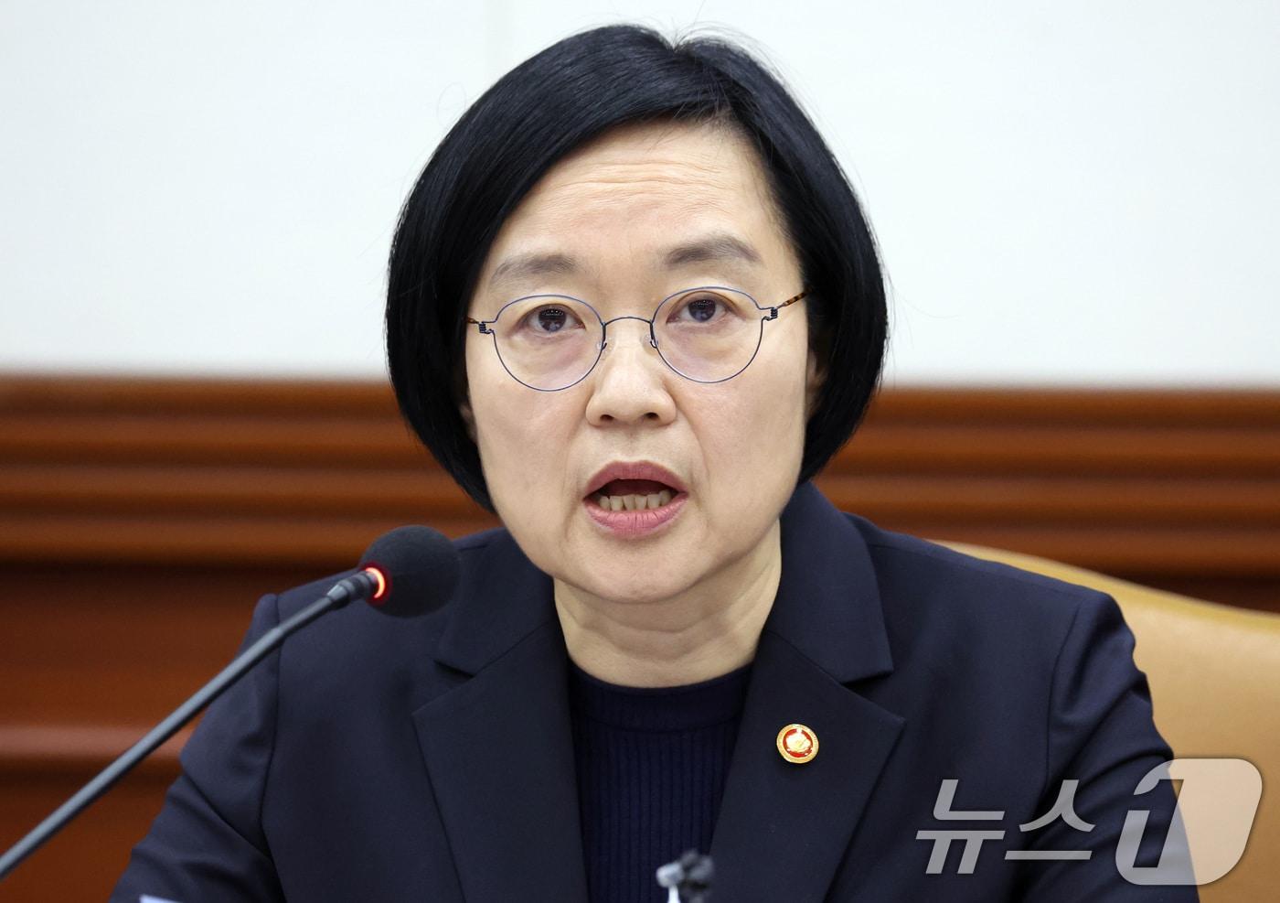본문 이미지 - 이재명 대통령은 7일 한성숙 중소벤처기업부 장관을 총리후보자로 지명했다고 밝혔다. 사진은 한성숙 중소벤처기업부 장관이 지난 4월 24일 오전 서울 종로구 세종대로 정부서울청사에서 열린 비상경제본부회의 겸 경제관계장관회의 겸 국가창업시대 전략회의에서 모두 발언을 하고 있는 모습. (뉴스1 DB)2026.6.7 ⓒ 뉴스1