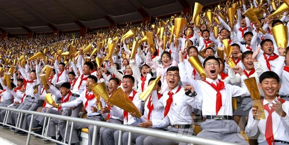 본문 이미지 - (평양 노동신문=뉴스1) = 북한 노동당 기관지 노동신문은 8일 "제11차 전국소년축구경기대회 남자 결승전이 7일 김일성경기장에서 진행됐다"라고 전했다. [국내에서만 사용가능. 재배포 금지. DB 금지. For Use Only in the Republic of Korea. Redistribution Prohibited] rodongphoto@news1.kr